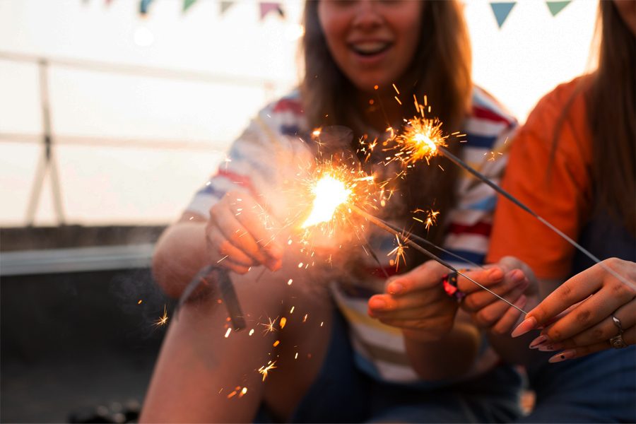 Botti di Capodanno: le lesioni causate a mani, occhi e orecchie.